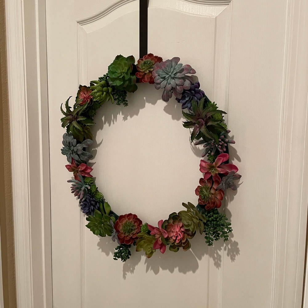 20” Faux Succulent Wreath - Handmade Indoor Succulent Wreath - Picture 8 of 8